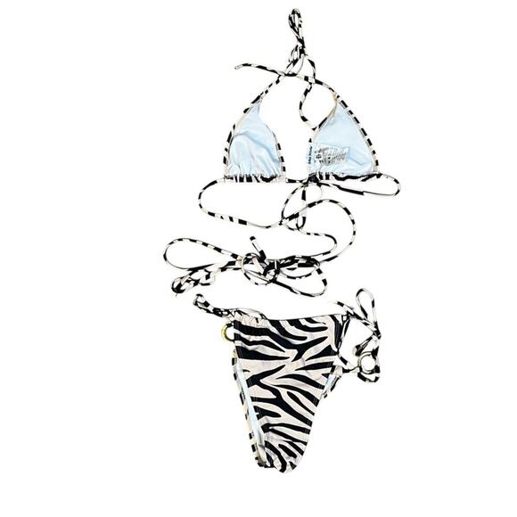 Public desire- 2 pc bikini in black and white - Picture 3 of 4